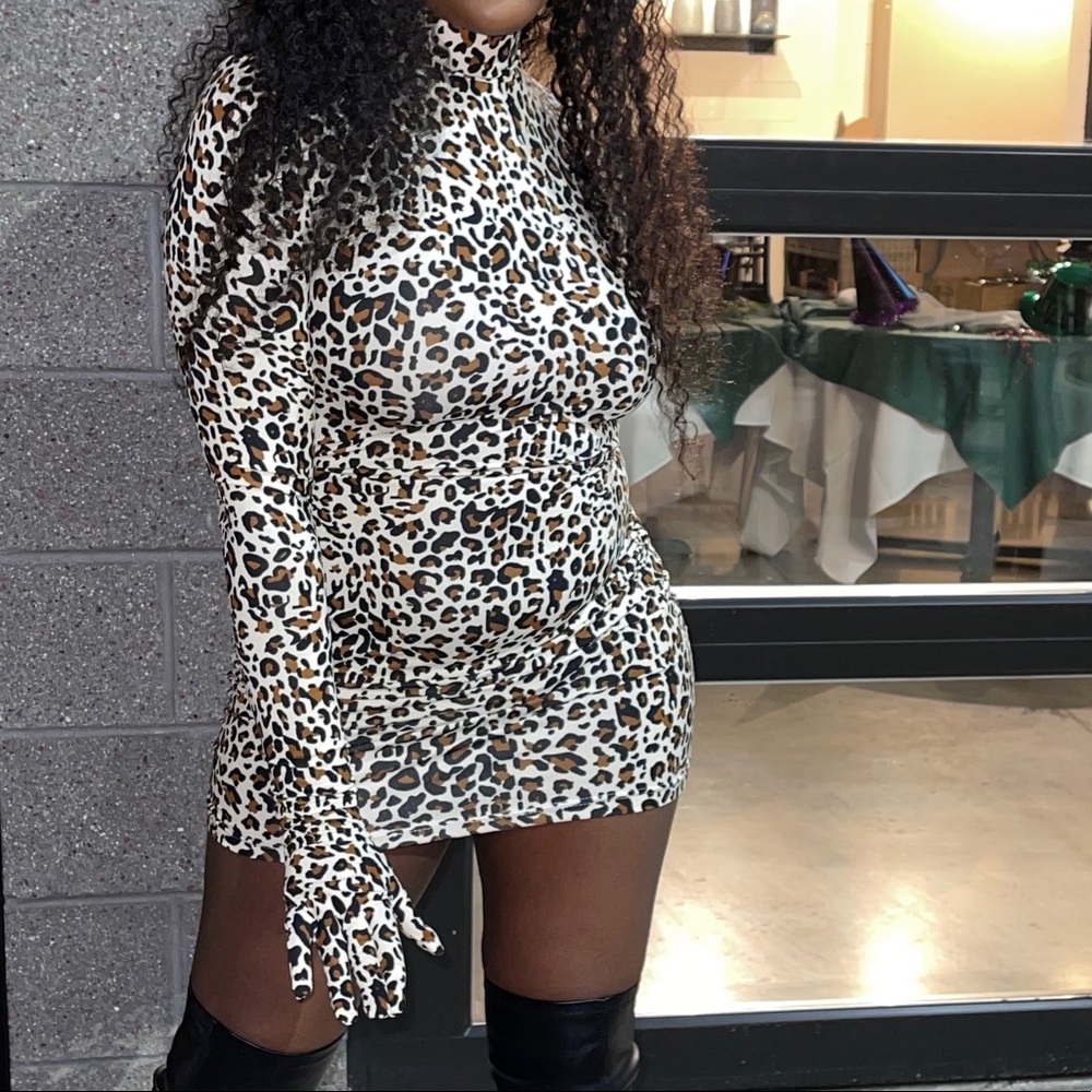 Turtle neck leopard dress w/gloves attached